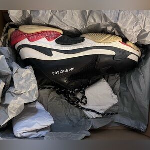 Balenciaga Triple S : Size 44 / Us Men’s 11 worn 3 times practically perfect
